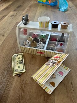 Melissa & Doug Scoop & Serve Ice Cream Counter