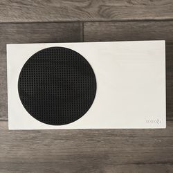 Xbox series s with controllers