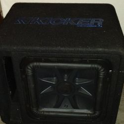 Kicker Solo-Baric L7 12" Square Sub And Skar Amp
