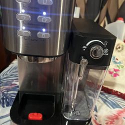 Máquina de café expreso con espumador de leche automático