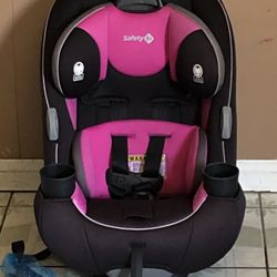 PRACTICALLY NEW SAFETY 1ST CONVERTIBLE CAR SEAT!!!!
