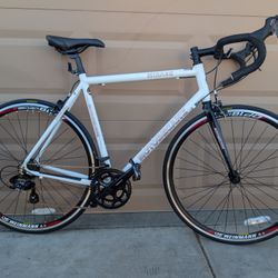 700x23cMOTOBECANE MIRAGE ROAD RACING BIKE. (L).22". ALUMINUM LIKE NEW WITH FRESHLY TUNE UP 👌🏼