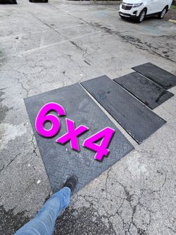 One Rubber Carpet 6x4.Thick 3/4 + 3 Scraps. Miami 33130. Delivery for extra.

Durable rubber floor mats in black.

This set includes one large 6x4 foo