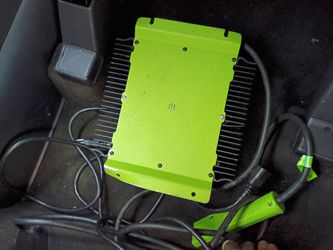 Green Car Audio Amplifier with Wiring