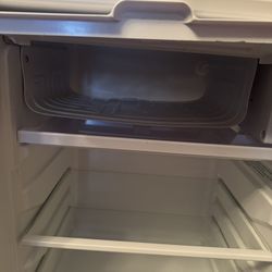 Magic Chef Mini Fridge 