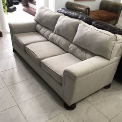 Beautiful Beige Sofa Couch For Sale! Free Delivery 🚚 