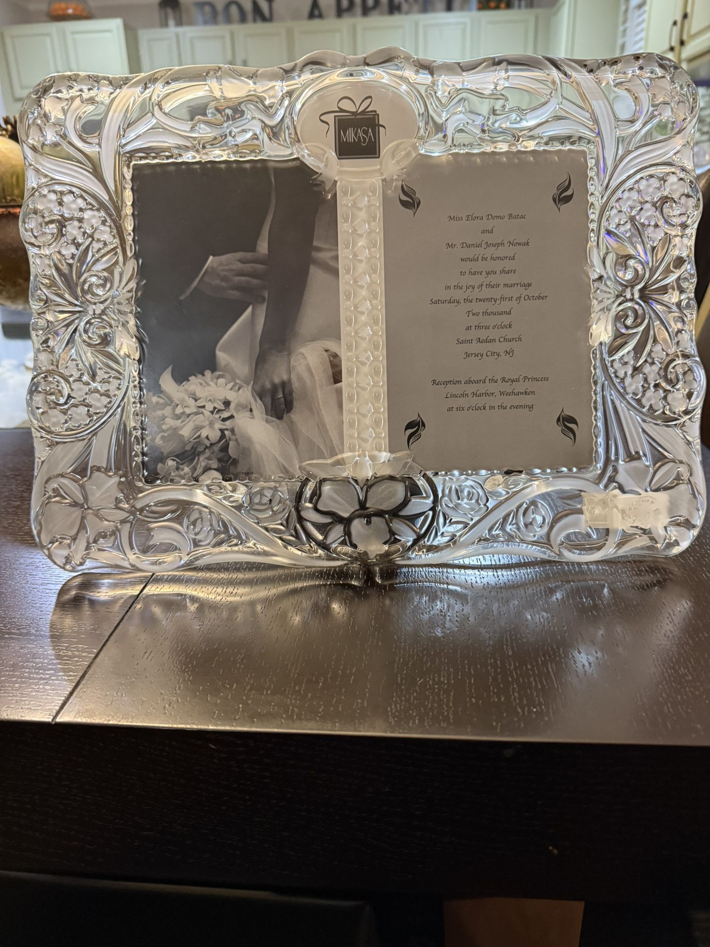 Mikasa Celebration Frame