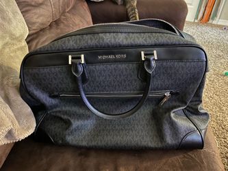Michael kors weekender bag, brand new.