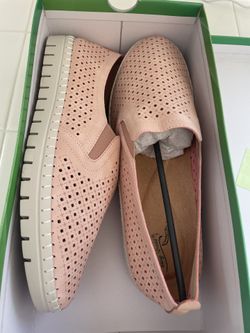 Easy Street women’s blush slip on shoes size 9 1/2 wide