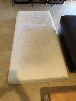 Twin Size Memory Foam Mattresses (medium firm)