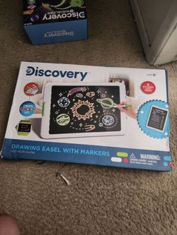 Discovery drawing easel with markers