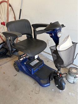 Scooter three wheel mobility