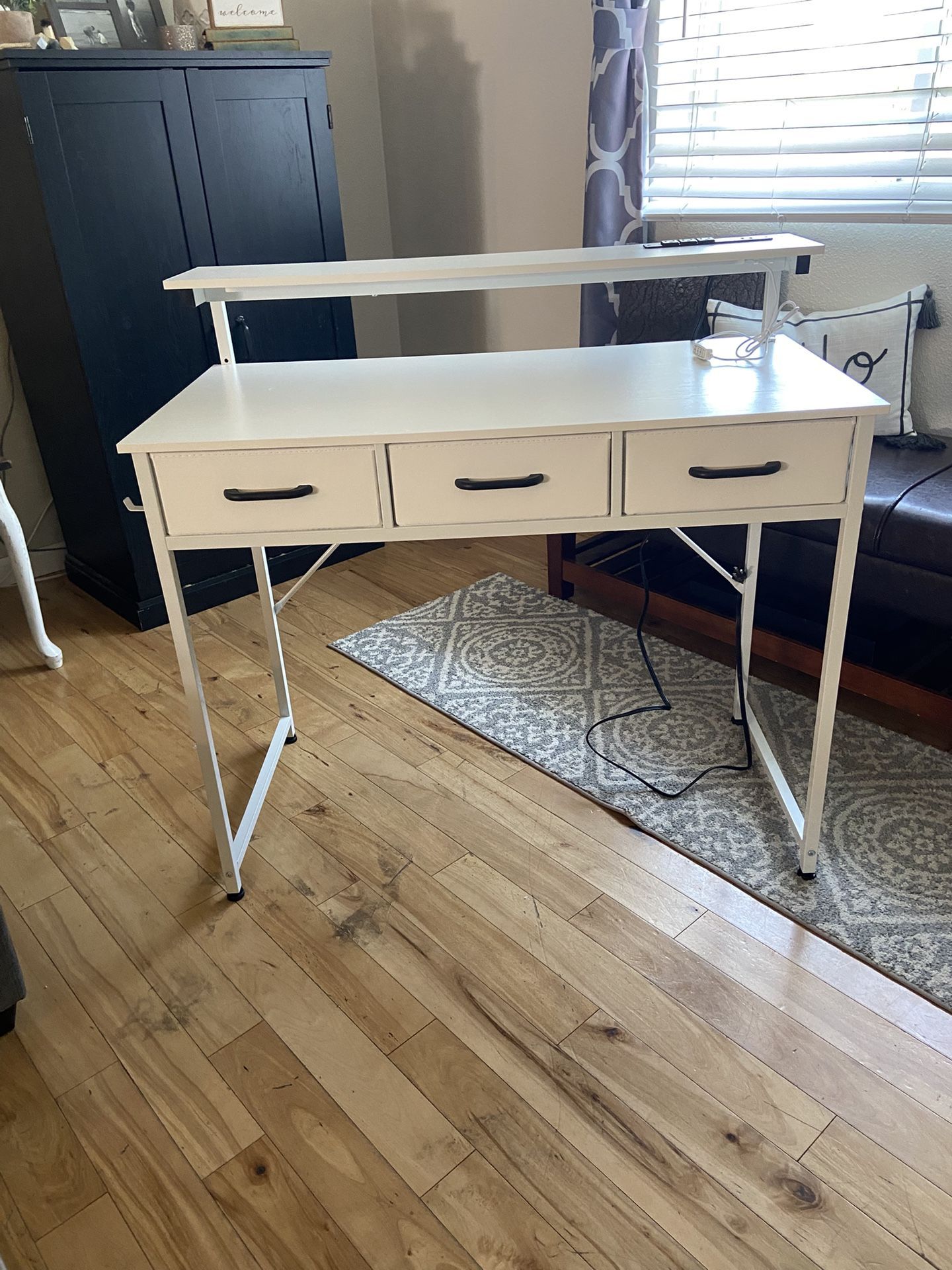 *Pending Pickup* 40” Computer Desk