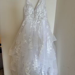 White Lace Layered Wedding Gown – Size 10