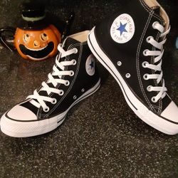 Converse womens 7 Great Condition 30