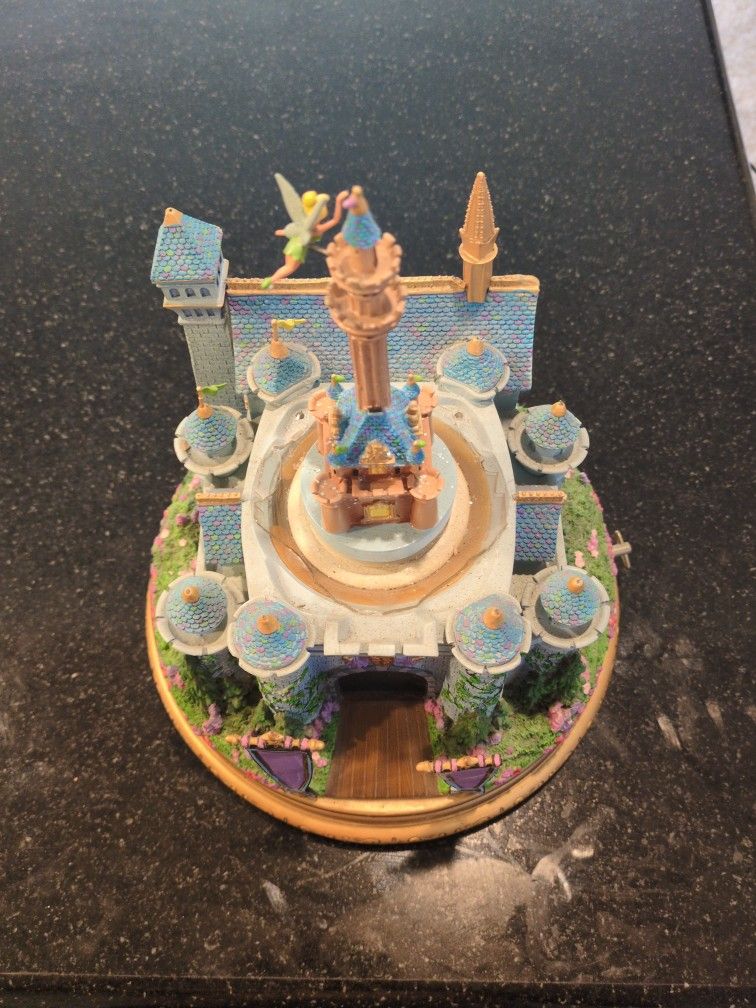 Disney Cinderella Castle Musical Fountain (Snow Globe Glass Broken)