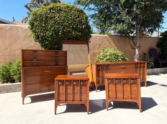 Kent Coffey Perspecta Mid Century Modern Walnut Bedroom Set – Lowboy, Highboy, Mirror & Pair Nightst