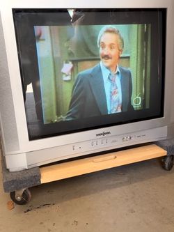 Vintage Insignia 27" CRT TV – Perfect for Retro Gaming!