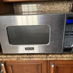 Viking VMOS501SS 5 Series 2 Cu. Ft. Conventional Microwave Oven in Stainless Steel