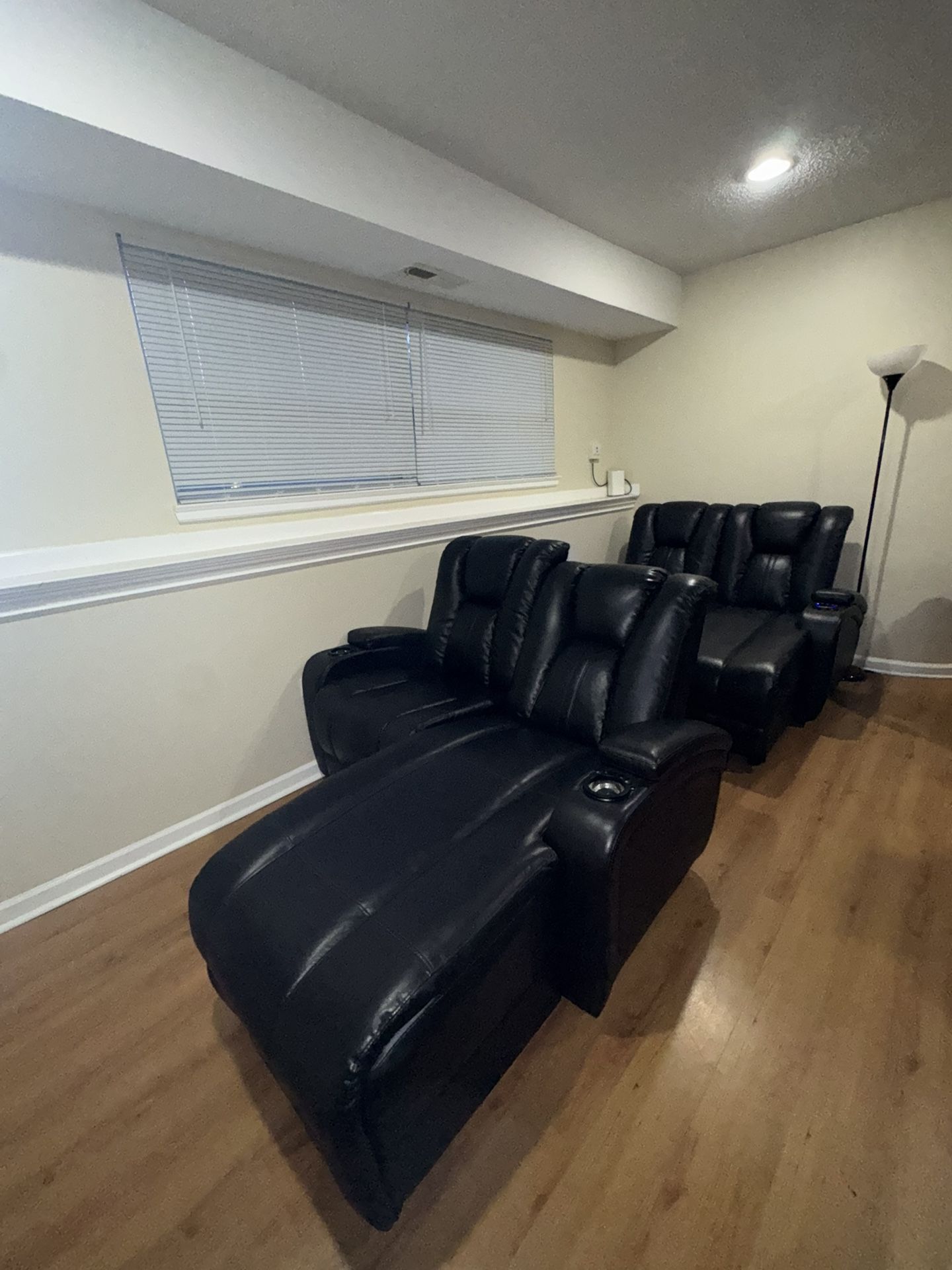 Deluxe Power Reclining Theater Seating – Gently Used – PRICED TO MOVE 🔥