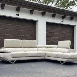 Couch/Sofa Sectional - Modern Design - Delivery Available 🚛
