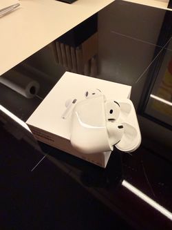 Apple AirPods 5 W/ wireless Charging Case