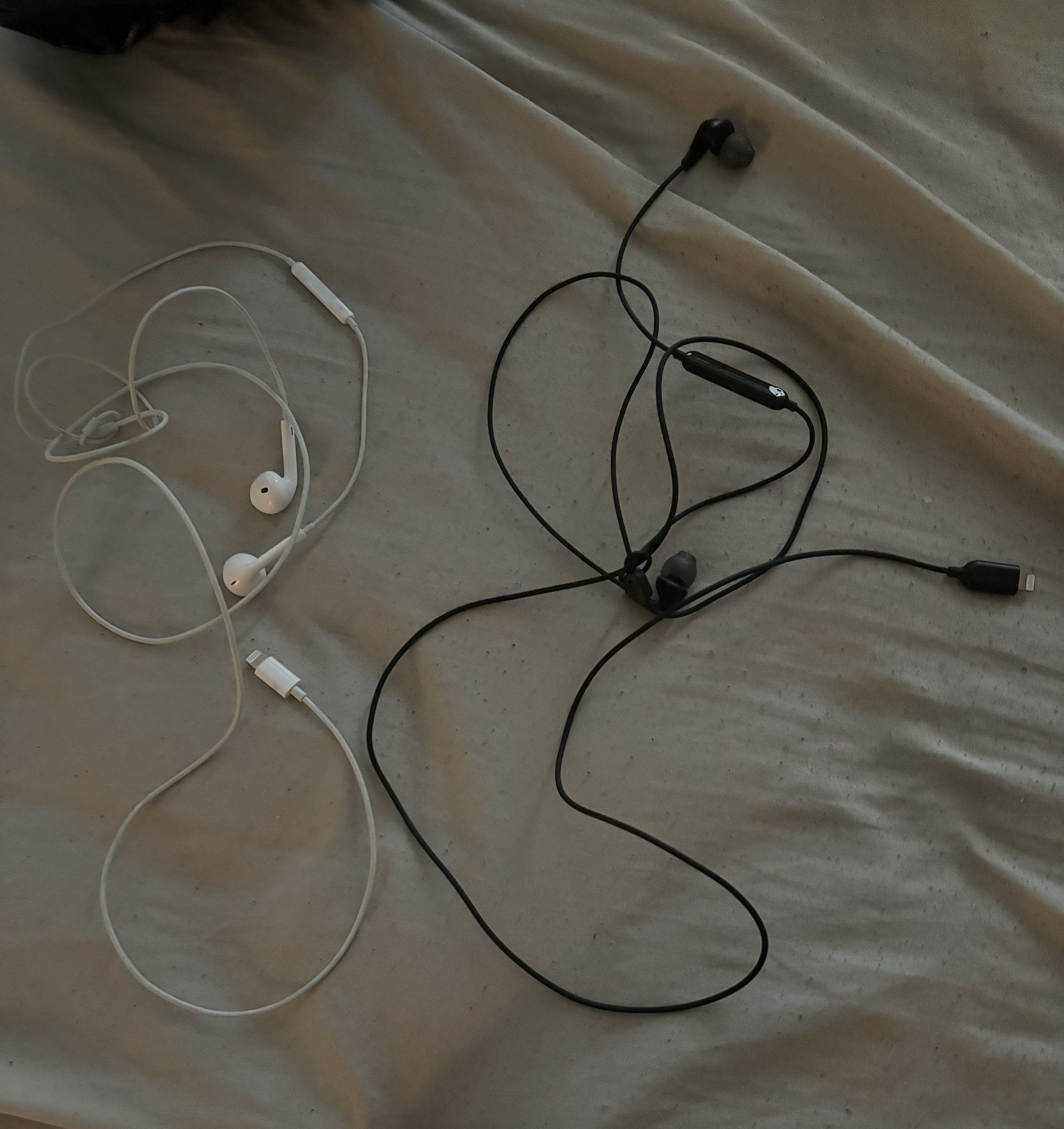 2 Iphone headphones