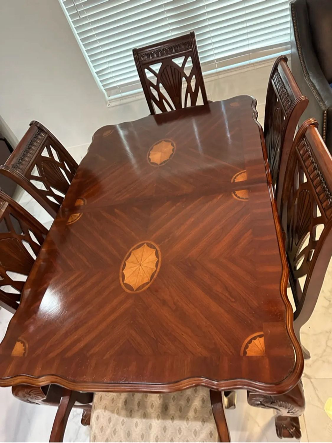 6 Chairs With Dinner Table