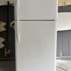 Fully Functional Kenmore White Refrigerator Top Freezer