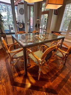 Luxurious Clear Glass Top / Stainless Steel Base TABLE