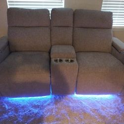 Reclining loveseat 