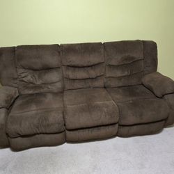 2pc Recliner Set.