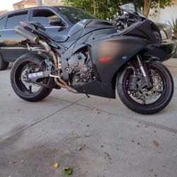 2011 Yamaha R1