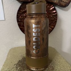 The Executive Coldest water 32 oz bottle