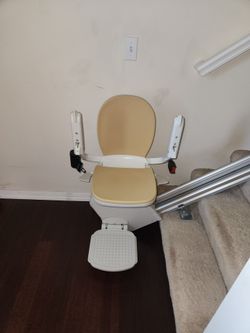 Acorn stairlift