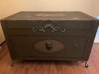 DECORATIVE WOOD CHEST