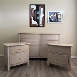 Solid Wood Bedroom Set Dresser And 2 Nightstands 