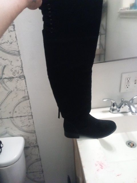 Brand New Knee High Lace Up Small Heel Boots