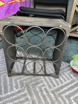 Wine bottle rack
