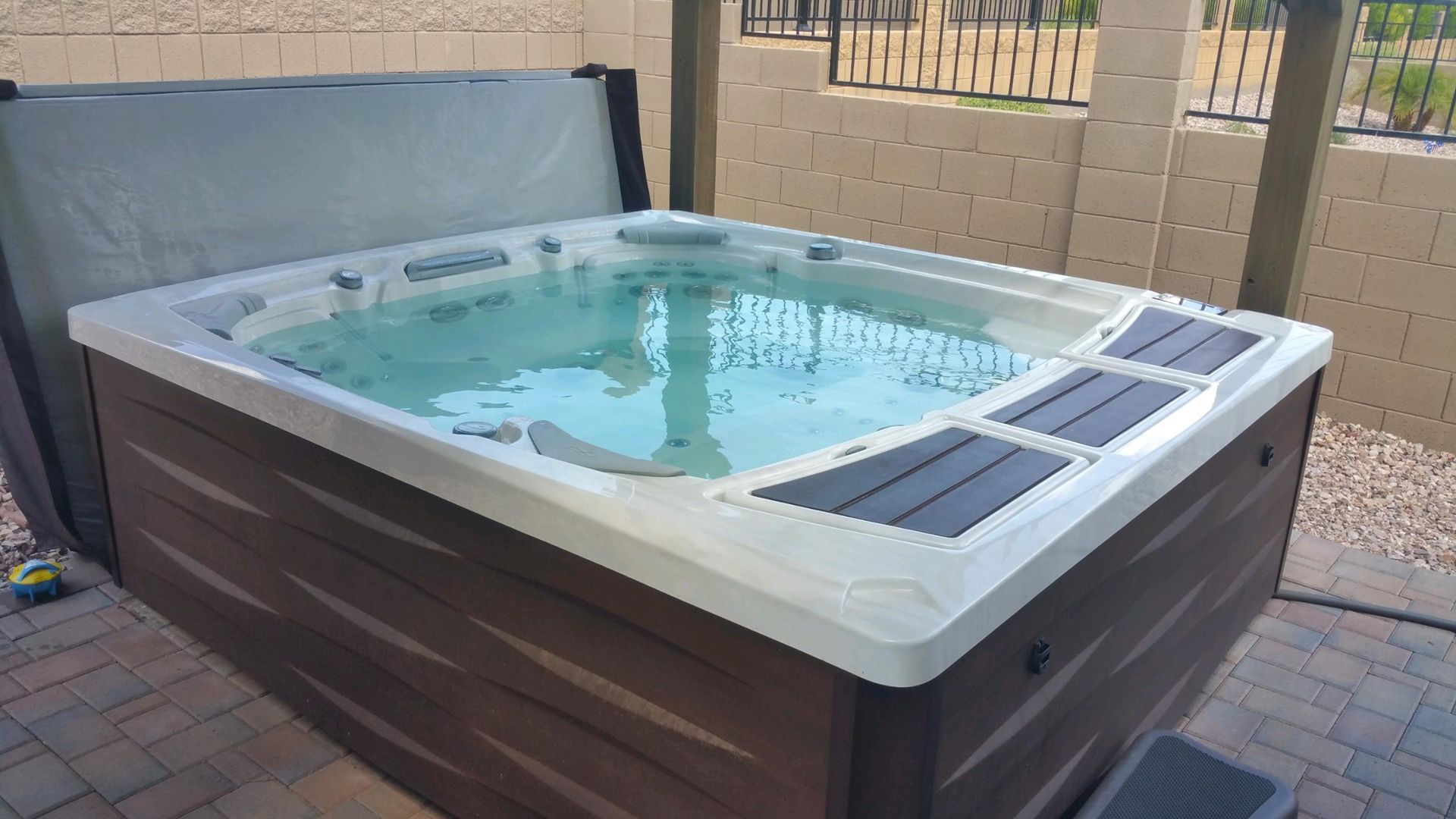 Hot tub for sale