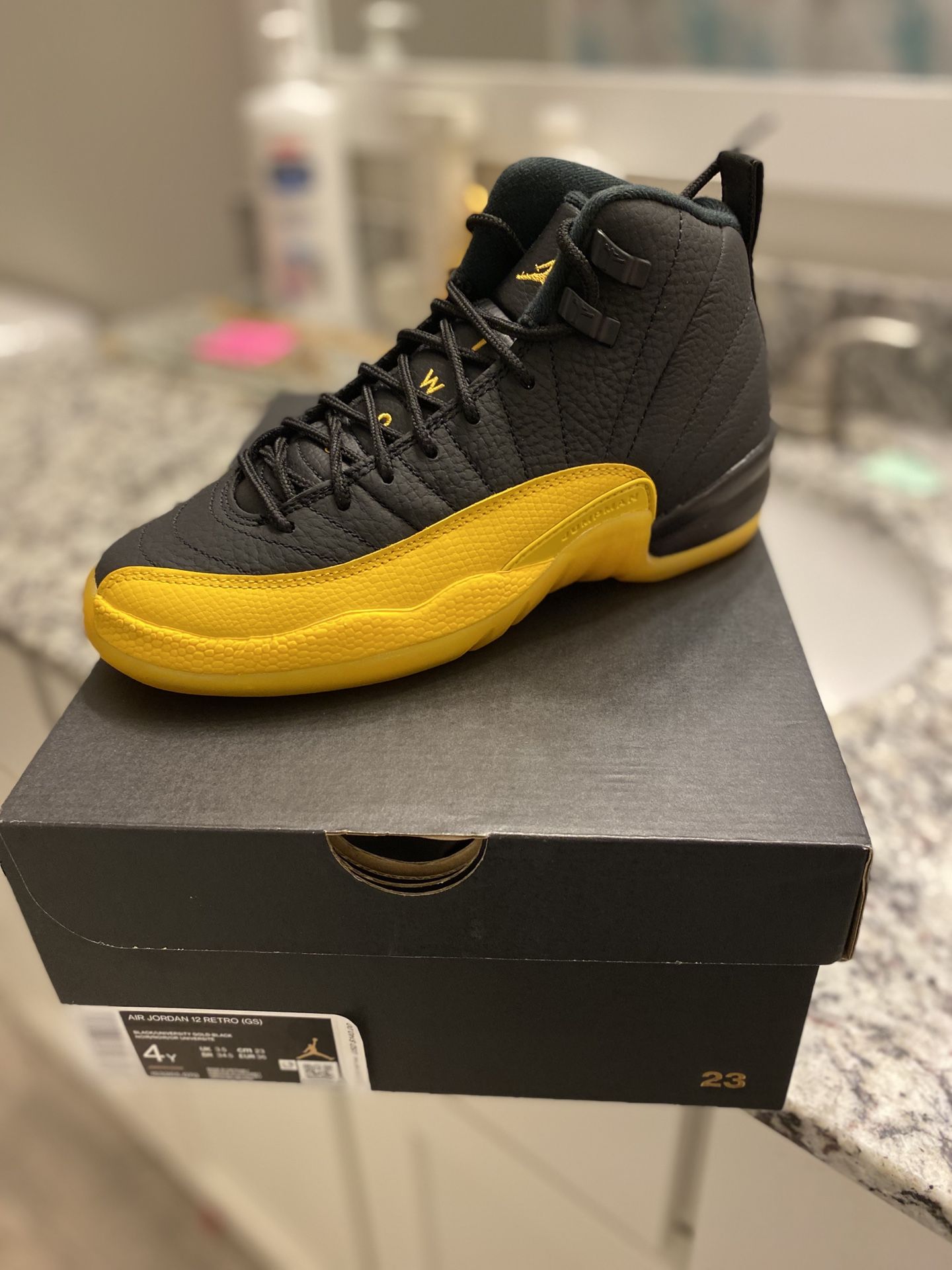 JORDAN 12S