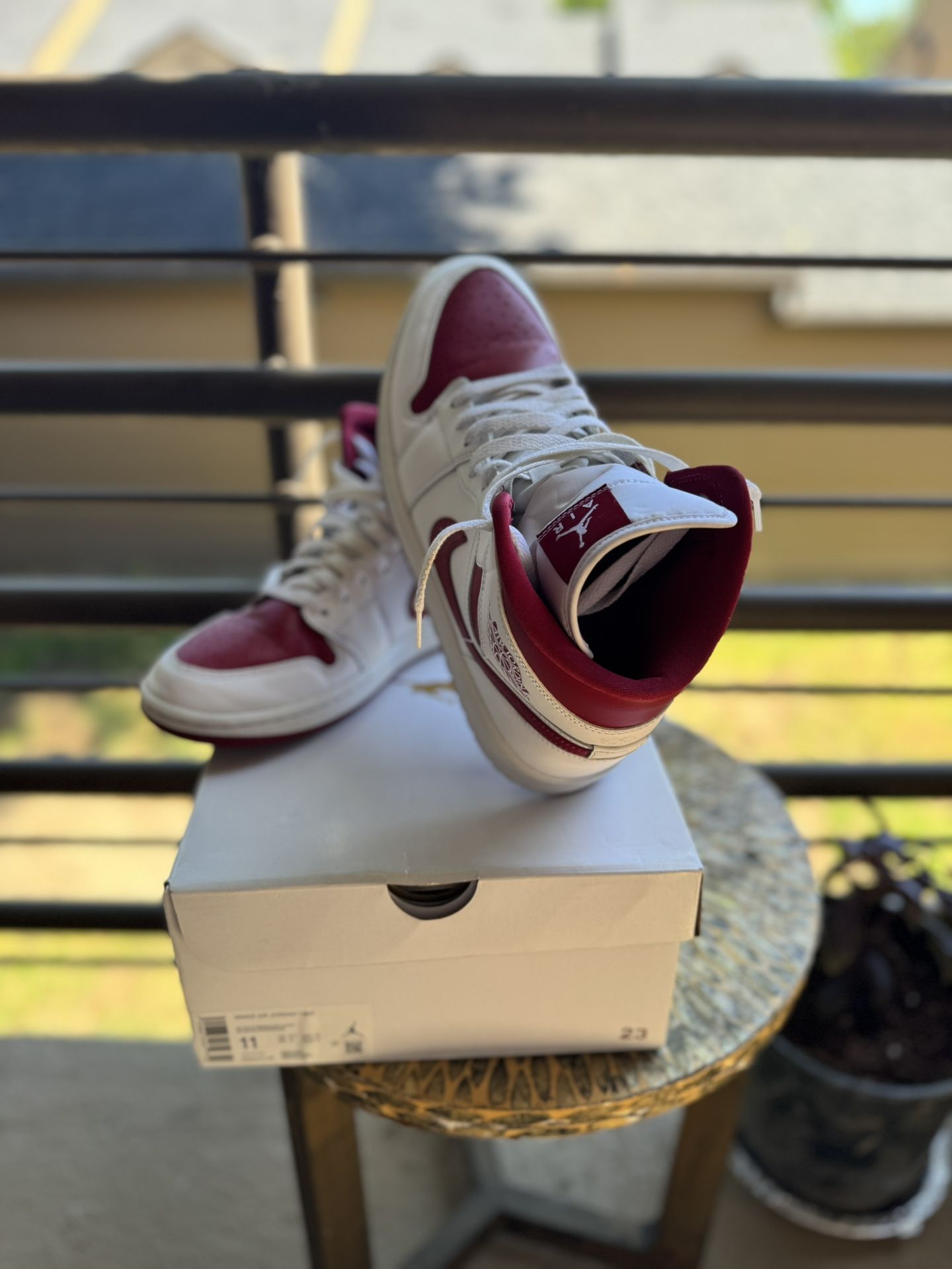 Air Jordan 1 Mid Reverse Chicago
