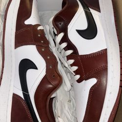 Air Jordan 1 Low SE – White/Black-Dark Pony Size 9 Brand New