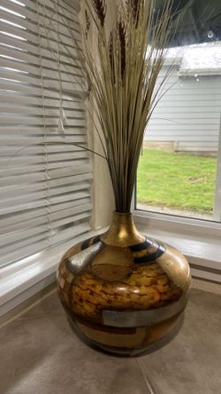 Vase with decorative plants