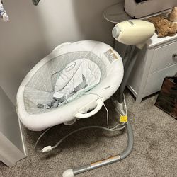 Graco Baby Swing/Rocker – Plug In