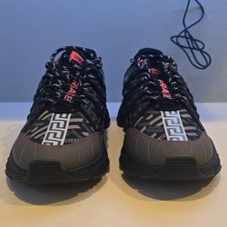 Versace Trigreca Low-top Sneakers. 