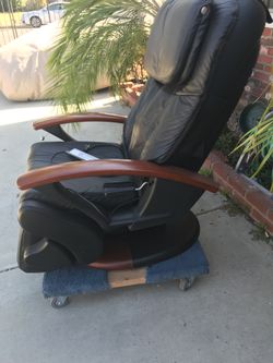 Human touch robotic massage chair
