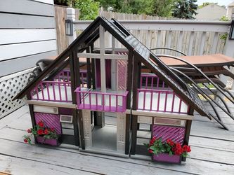 (Painted) 1970 barbie house