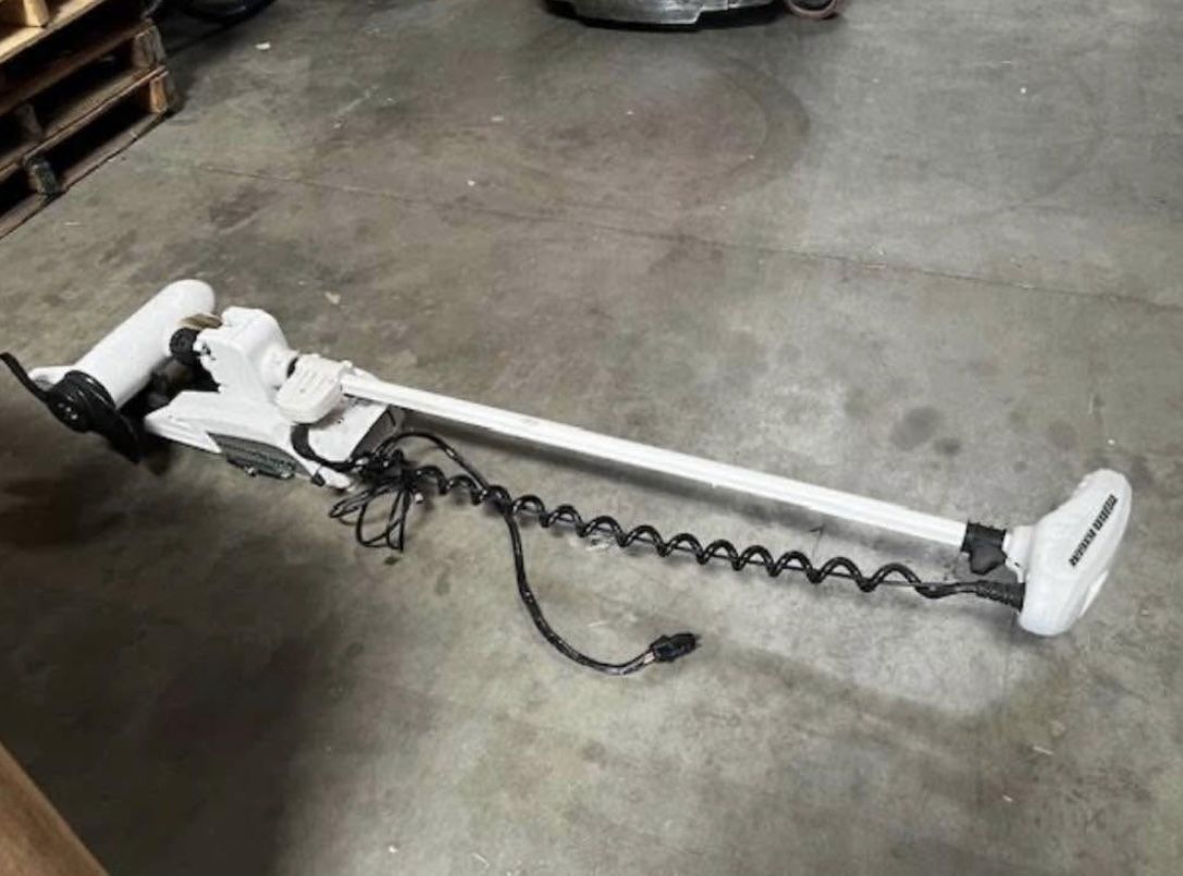 Minn Kota Terrova Riptide Trolling Motor needs 2 12V batteries to run motor. I-pilot integrated GPS System. 80 lbs thrust shifts is 56”