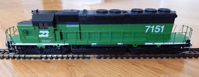 HO Burlington Northern SD40-2 locomotive model train
